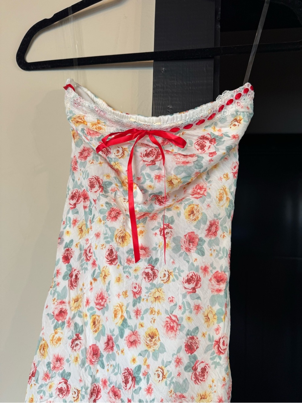 Floral Fitted Dress with Red Bow